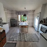 Homestay Viihtyisae Leposoppi Hyvaellae Sijainnilla Jaerven Laeheisyydessae Nokia