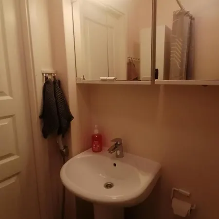 Viihtyisae Leposoppi Hyvaellae Sijainnilla Jaerven Laeheisyydessae *